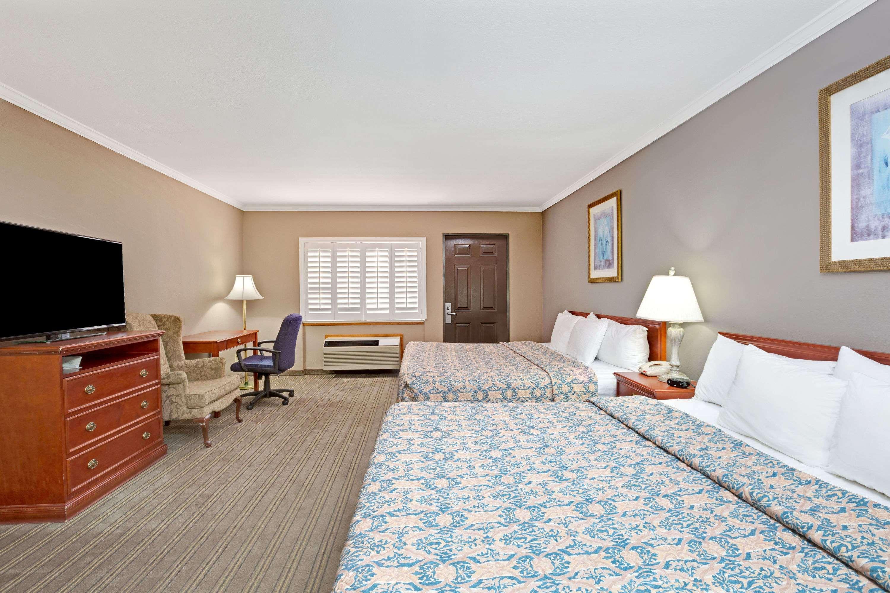 Days Inn By Wyndham West Covina Buitenkant foto
