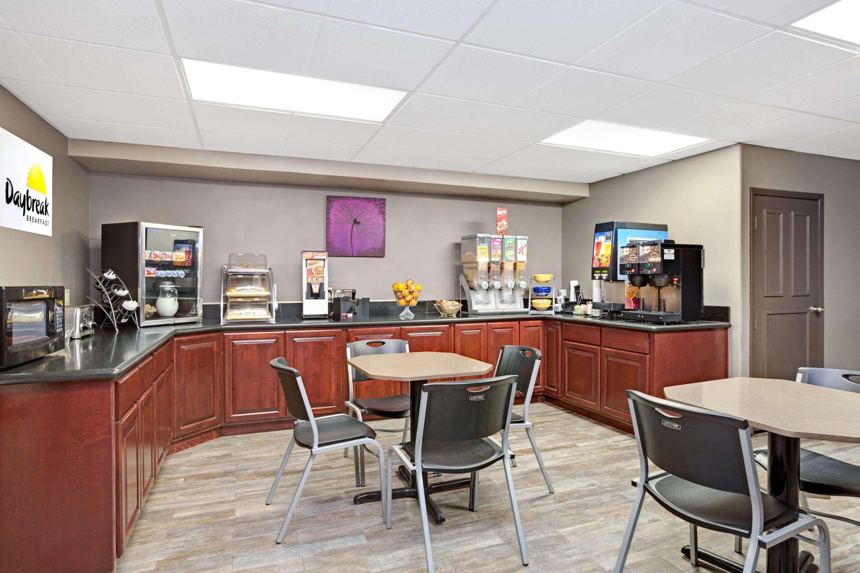 Days Inn By Wyndham West Covina Buitenkant foto
