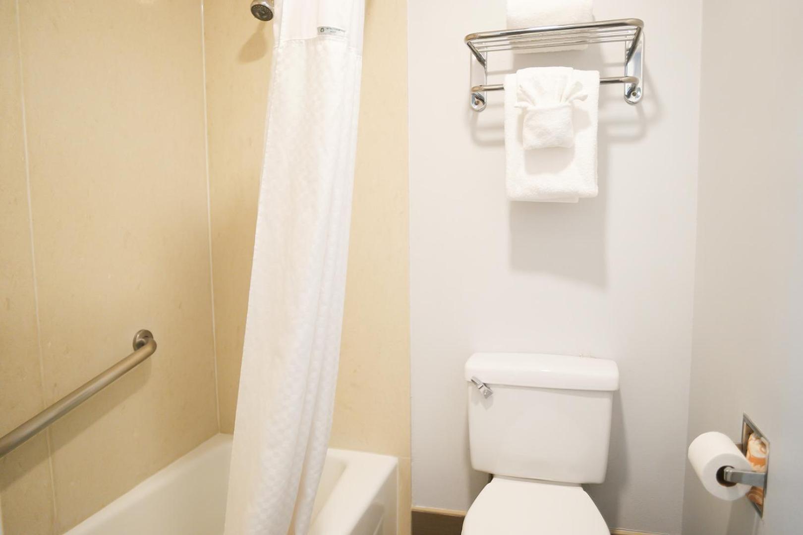 Days Inn By Wyndham West Covina Buitenkant foto